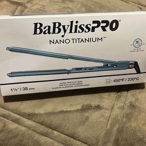 BaBylissPRO Nano Titanium Flat Iron
